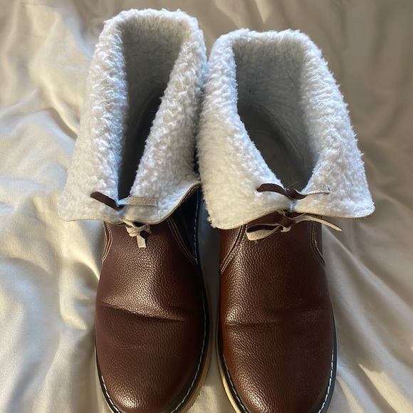 Lightweight Zulily boots. Light lining, size 8.5. - Picture 4 of 4